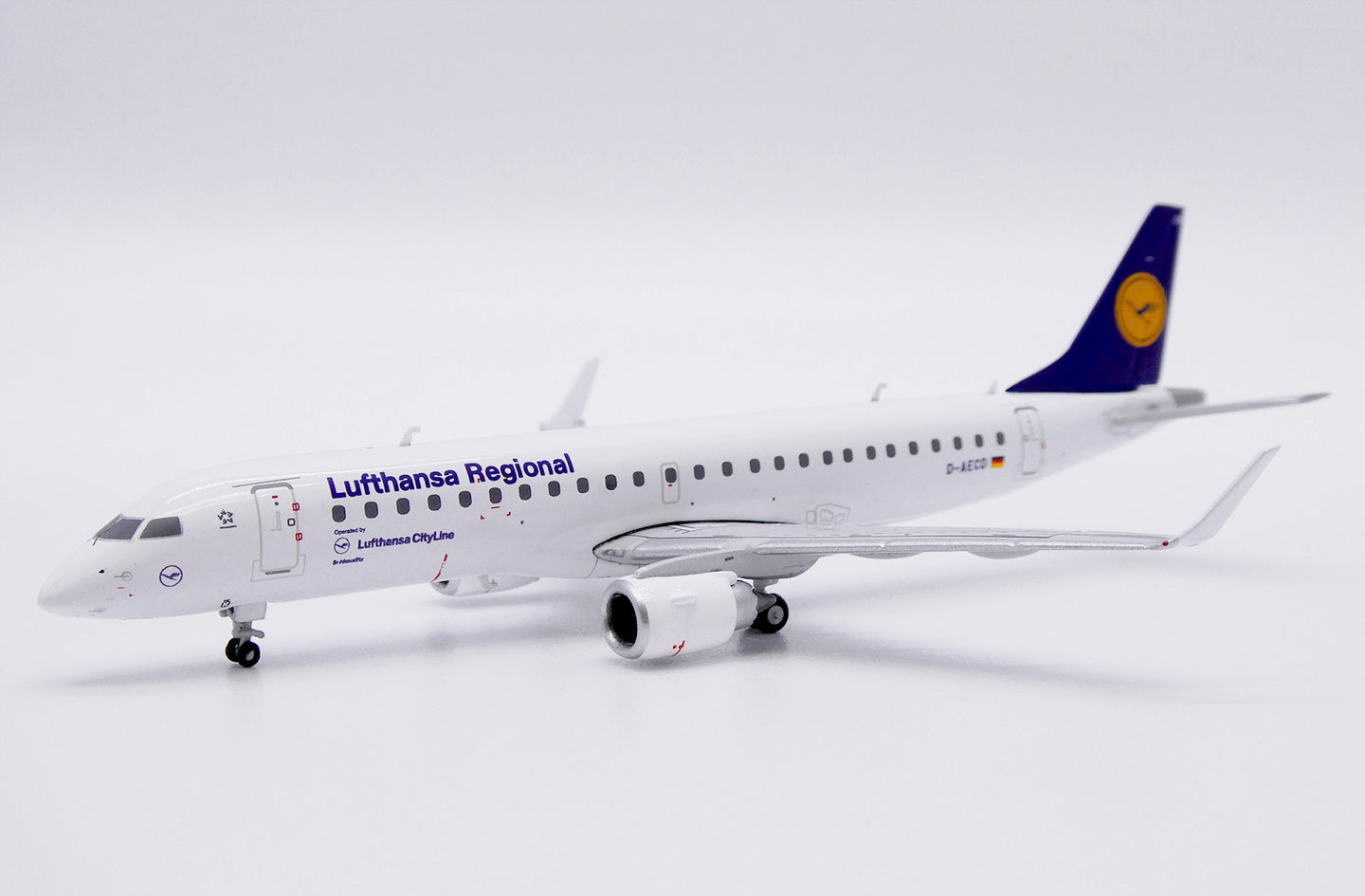 JC WINGS ERJ-190LR LUFTHANSA REGIONAL REG: D-AECD
