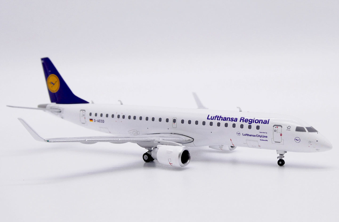 JC WINGS ERJ-190LR LUFTHANSA REGIONAL REG: D-AECD