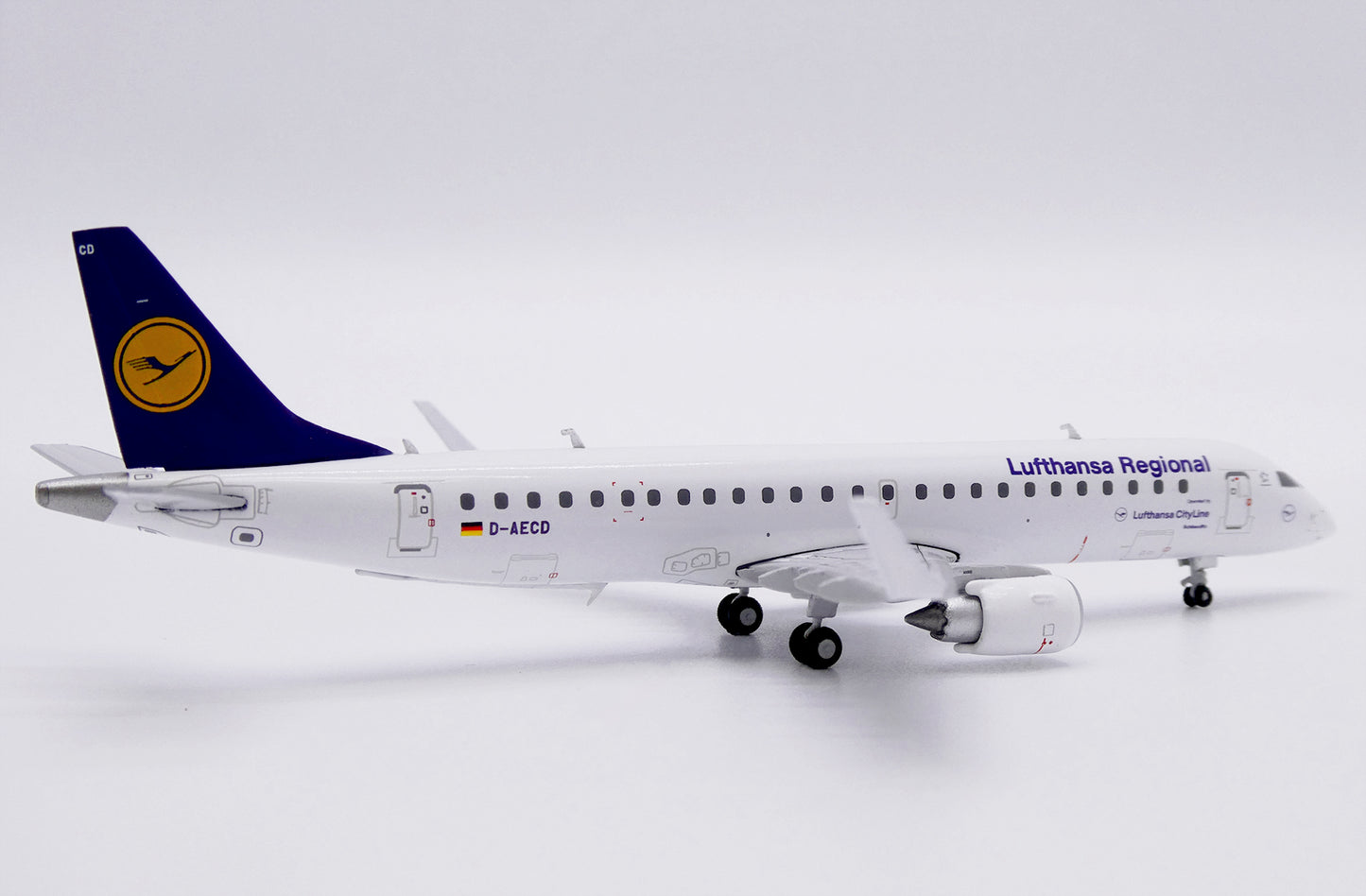 JC WINGS ERJ-190LR LUFTHANSA REGIONAL REG: D-AECD