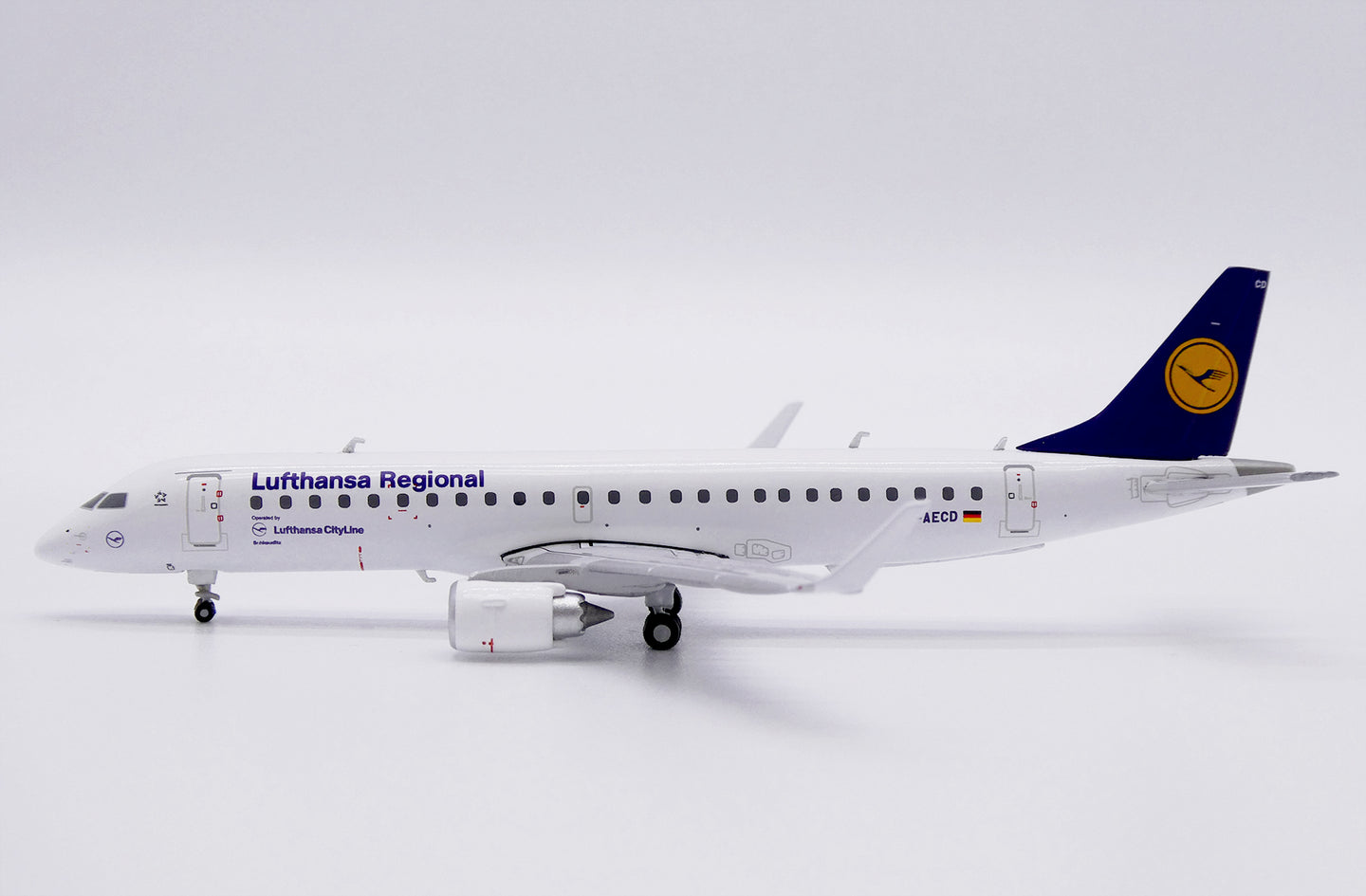 JC WINGS ERJ-190LR LUFTHANSA REGIONAL REG: D-AECA