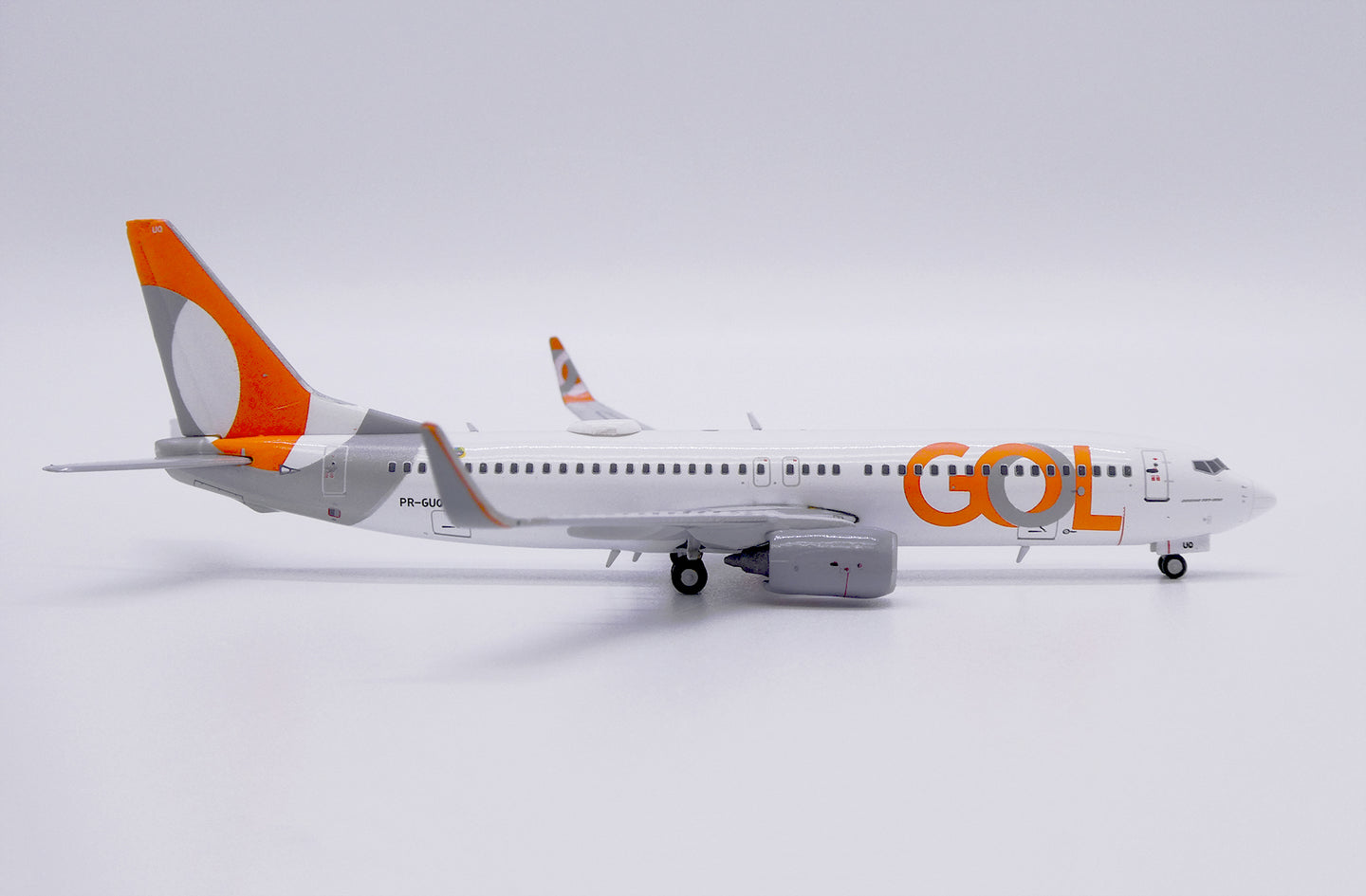 JC WINGS B737-800 GOL "LINHAS AEREAS" REG: PR-GUQ