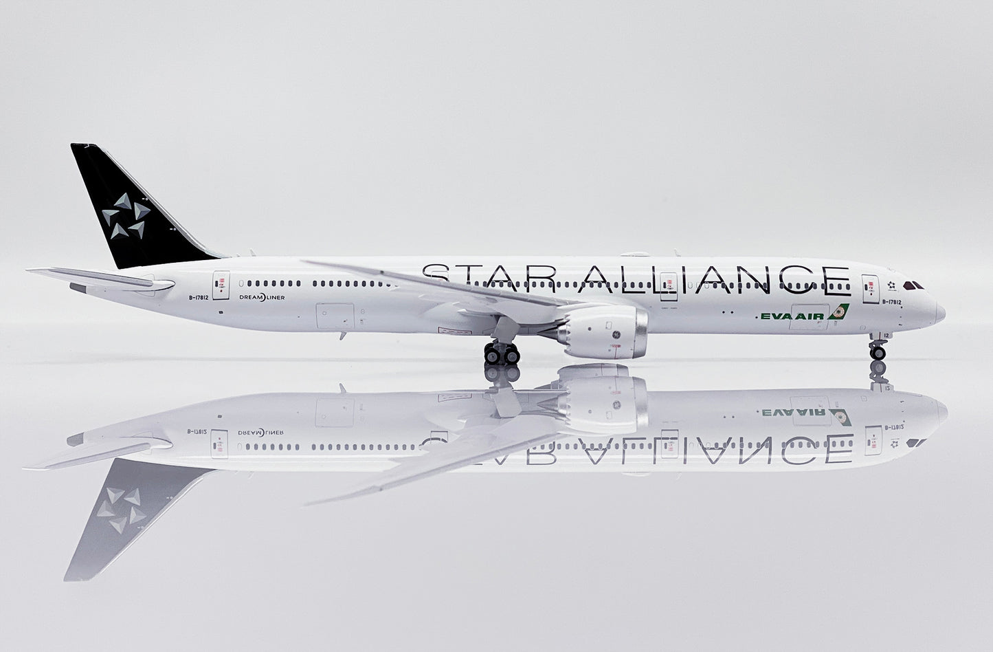 JC WINGS B787-10 DREAMLINER EVA AIR "STAR ALLIANCE LIVERY" REG: B-17812