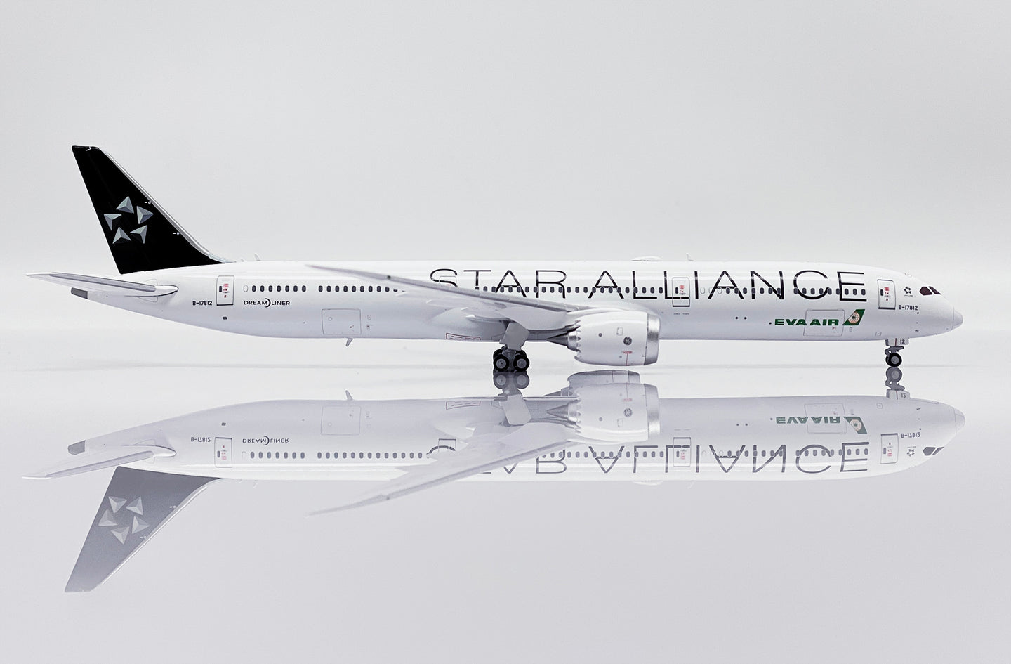 JC WINGS B787-10 DREAMLINER EVA AIR "STAR ALLIANCE LIVERY" REG: B-17812