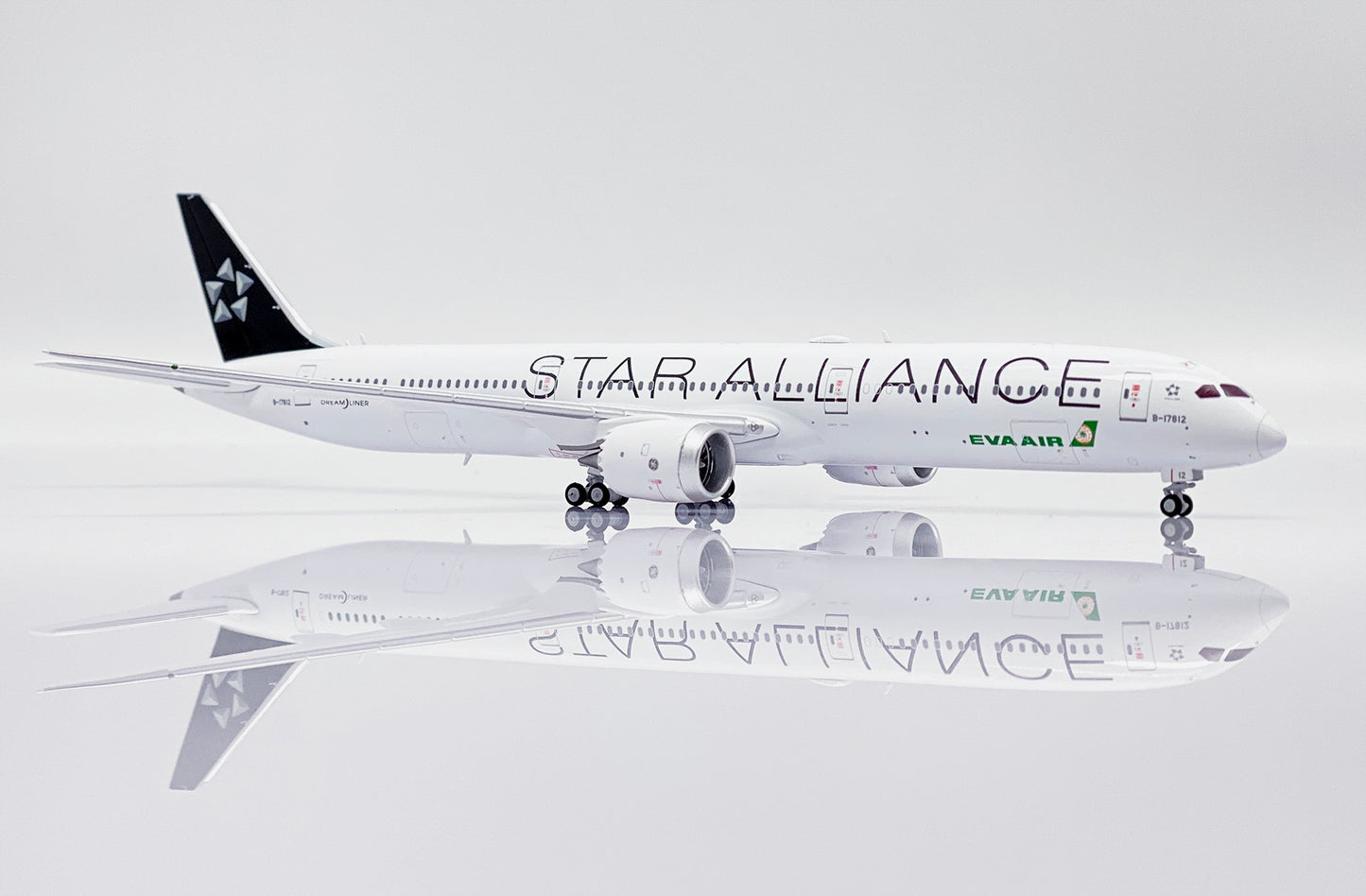 JC WINGS B787-10 DREAMLINER EVA AIR "STAR ALLIANCE LIVERY" REG: B-17812