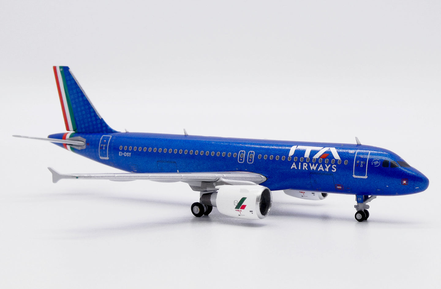 JC WINGS A320 ITA AIRWAYS REG: EI-DSY