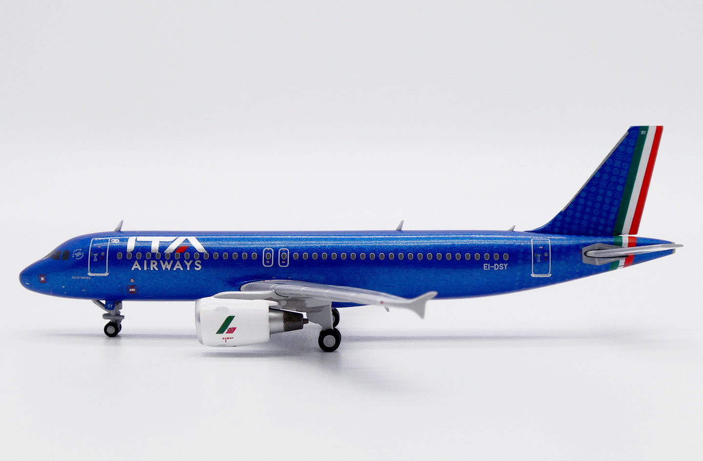 JC WINGS A320 ITA AIRWAYS REG: EI-DSY
