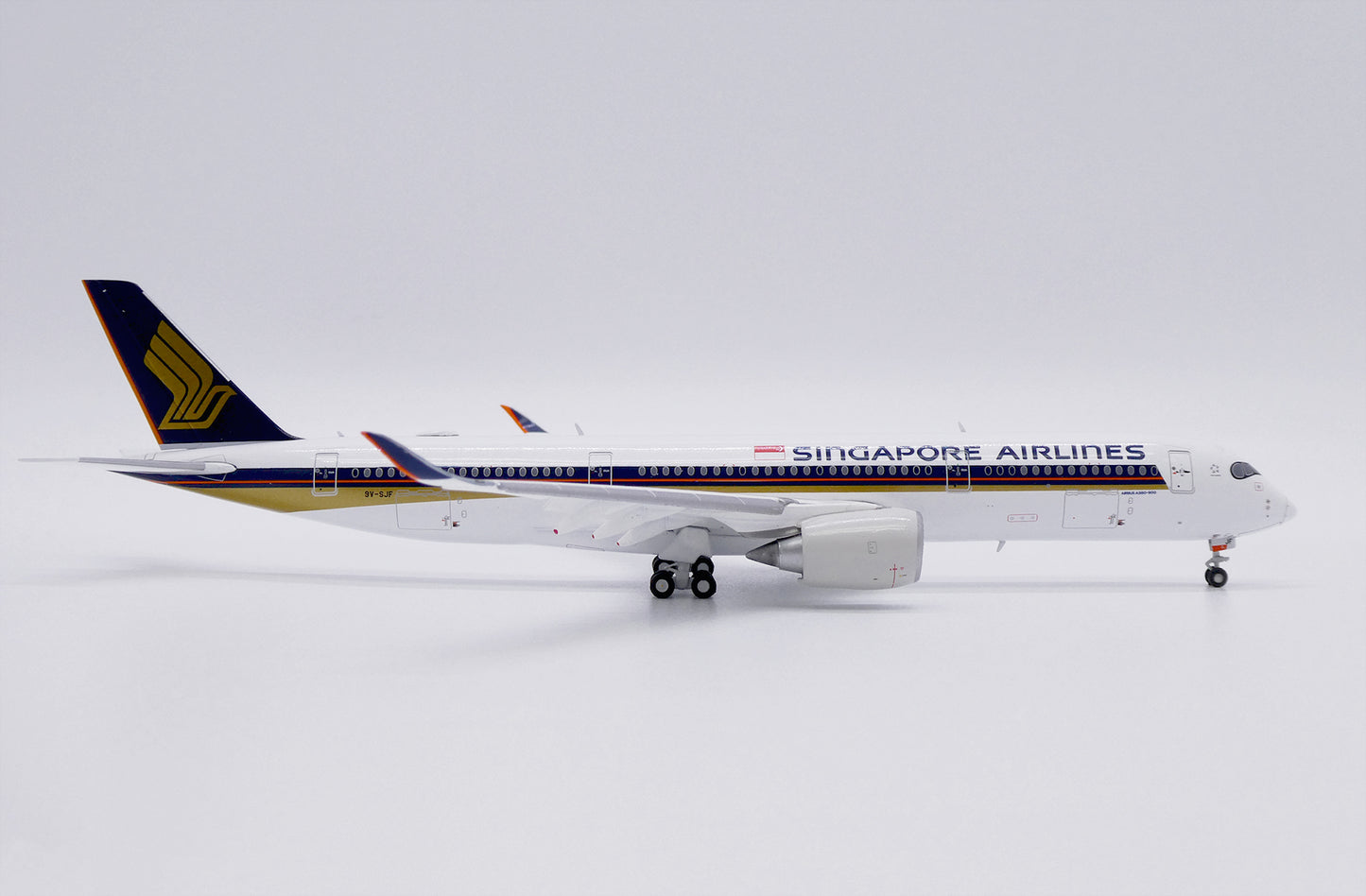 JC WINGS A350-900XWB SINGAPORE AIRLINES (FLAPS DOWN) REG: 9V-SJF