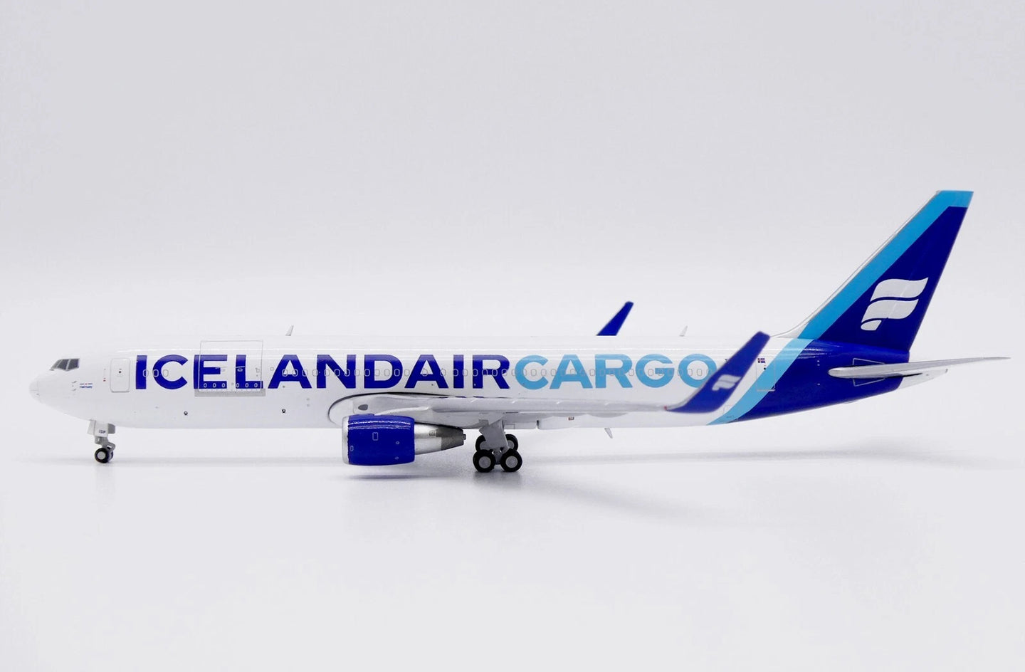 JC WINGS B767-300(ER)(BCF) ICELANDAIR CARGO REG: TF-ISP