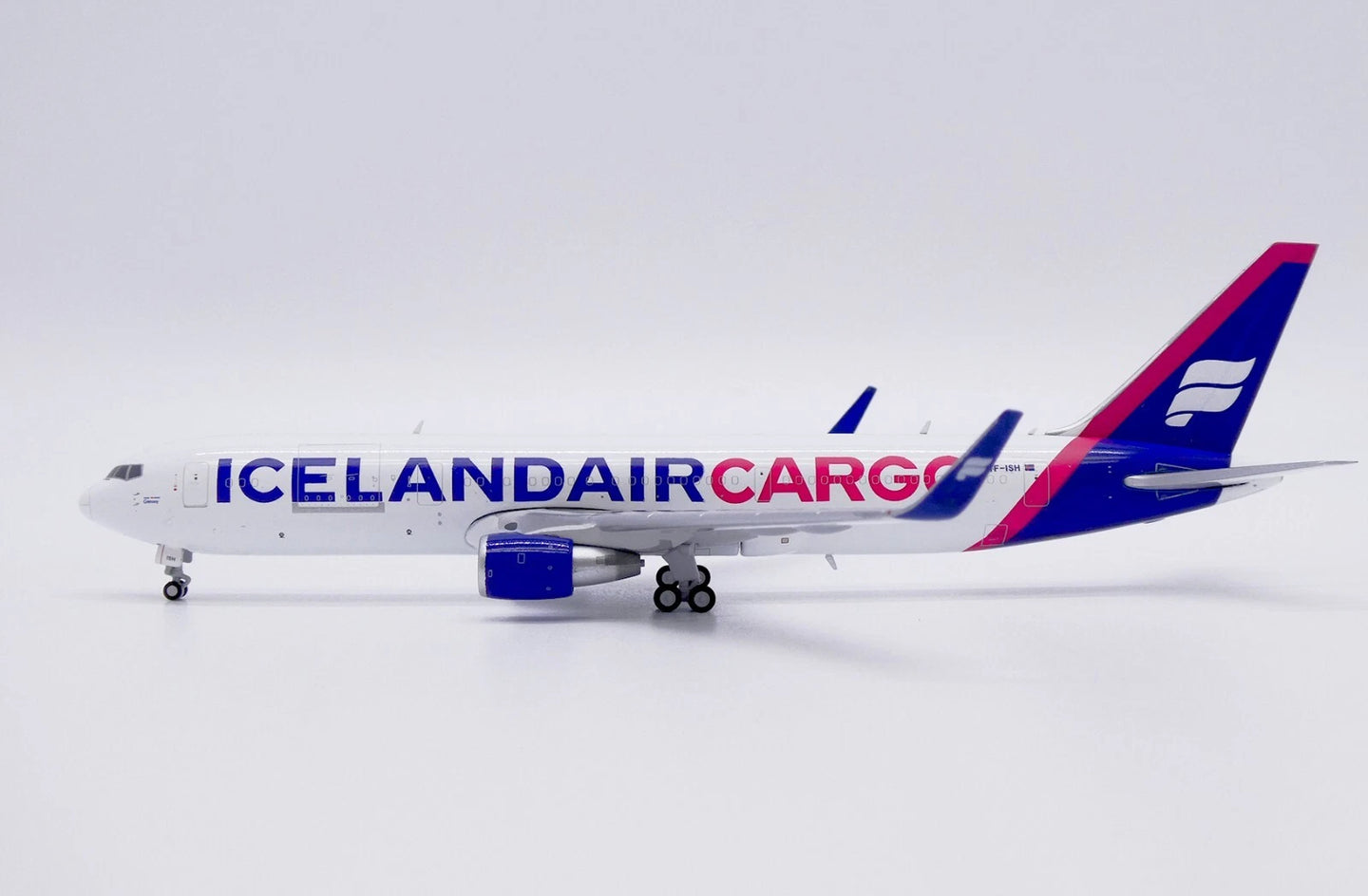 JC WINGS B767-300ER(BCF) ICELANDAIR CARGO REG: TF-ISH
