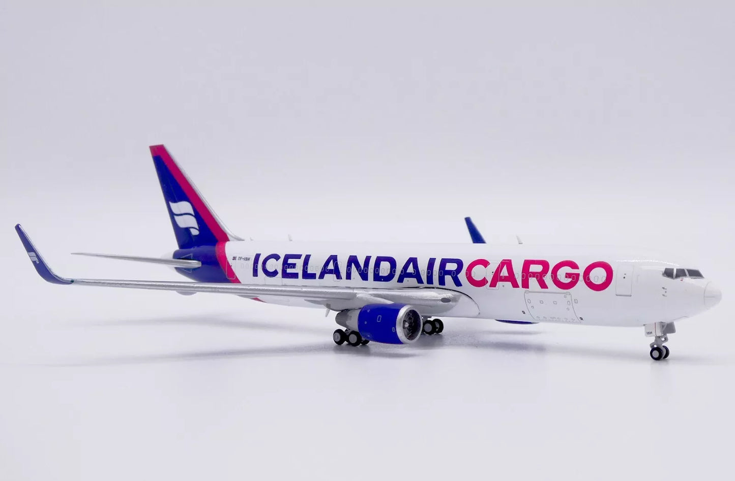 JC WINGS B767-300ER(BCF) ICELANDAIR CARGO REG: TF-ISH