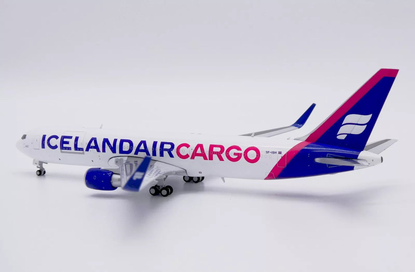 JC WINGS B767-300ER(BCF) ICELANDAIR CARGO REG: TF-ISH