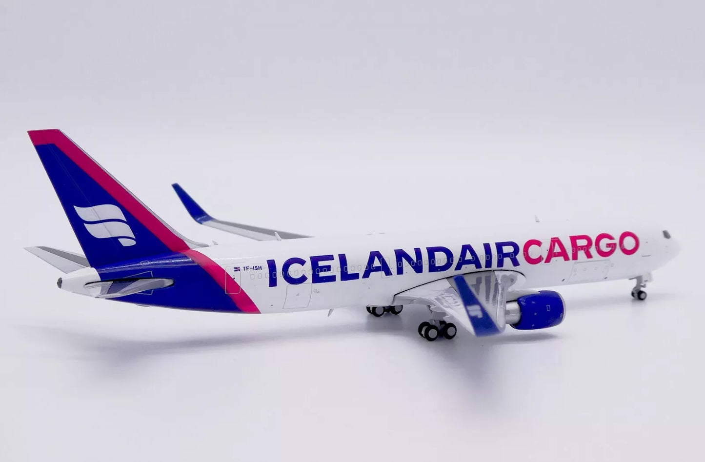 JC WINGS B767-300ER(BCF) ICELANDAIR CARGO REG: TF-ISH
