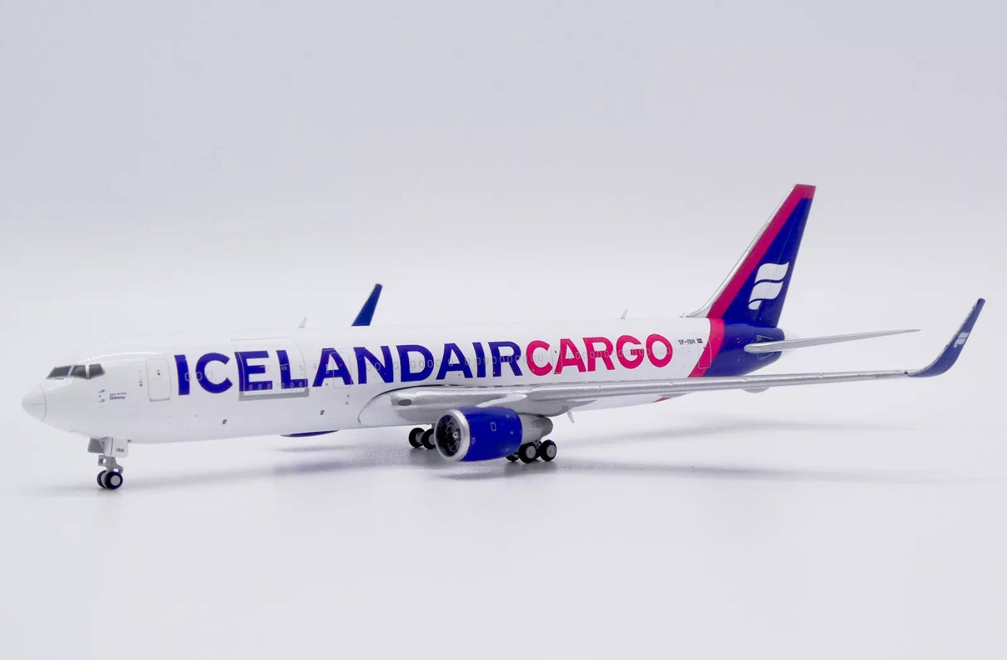JC WINGS B767-300ER(BCF) ICELANDAIR CARGO REG: TF-ISH