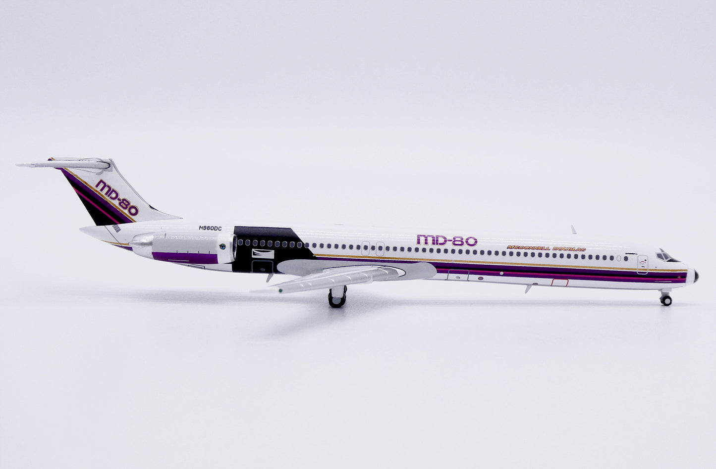 JC WINGS MD-81 HOUSE COLOUR "FANTASY" REG: N980DC