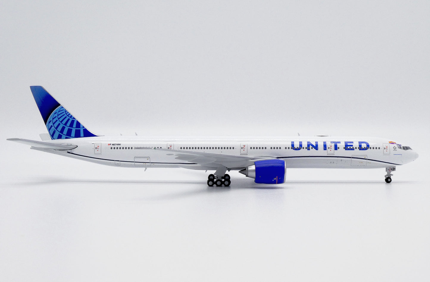 JC WINGS B777-300ER UNITED AIRLINES "SYDNEY WORLD PRIDE" REG: N2749U