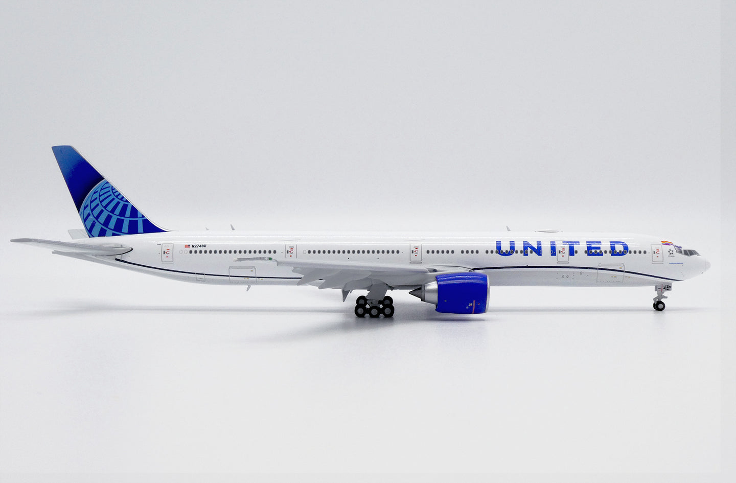 JC WINGS B777-300ER UNITED AIRLINES "SYDNEY WORLD PRIDE" (FLAPS DOWN) REG: N2749U