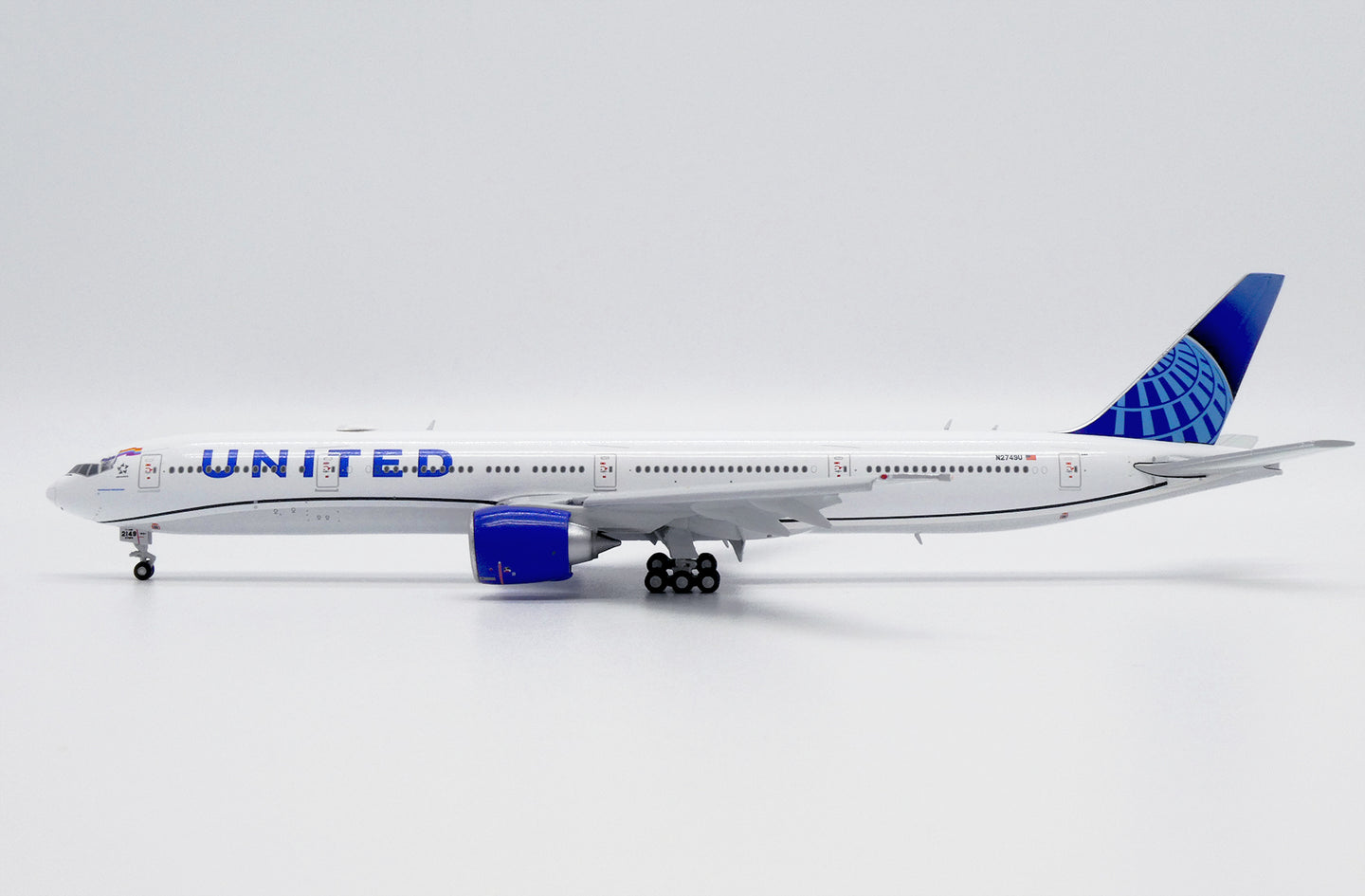 JC WINGS B777-300ER UNITED AIRLINES "SYDNEY WORLD PRIDE" (FLAPS DOWN) REG: N2749U