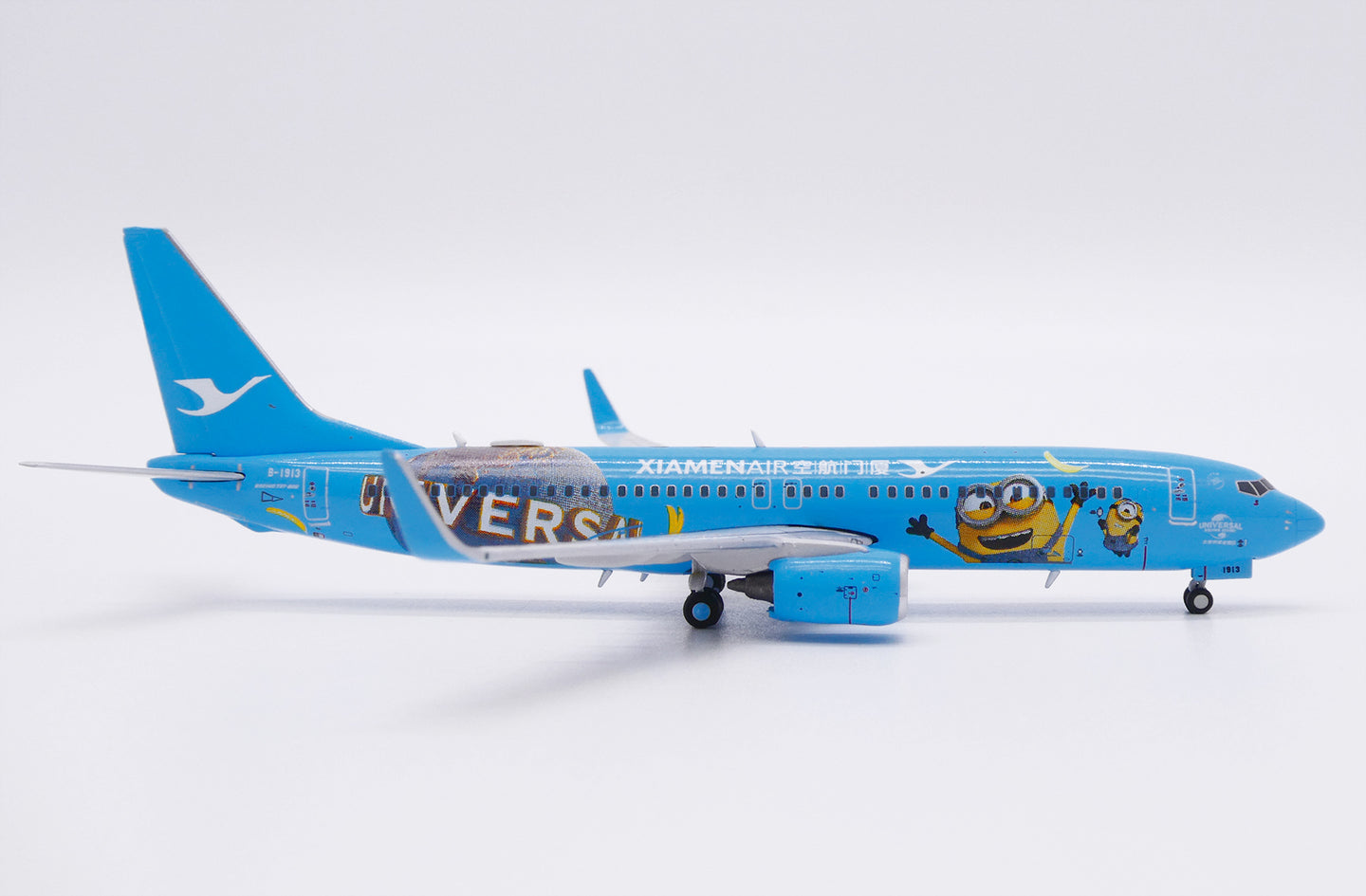 JC WINGS B737-800 XIAMEN AIRLINES MINIONS REG: B-1913