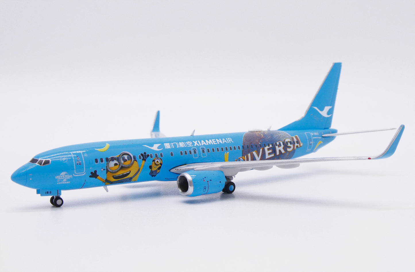 JC WINGS B737-800 XIAMEN AIRLINES MINIONS REG: B-1913