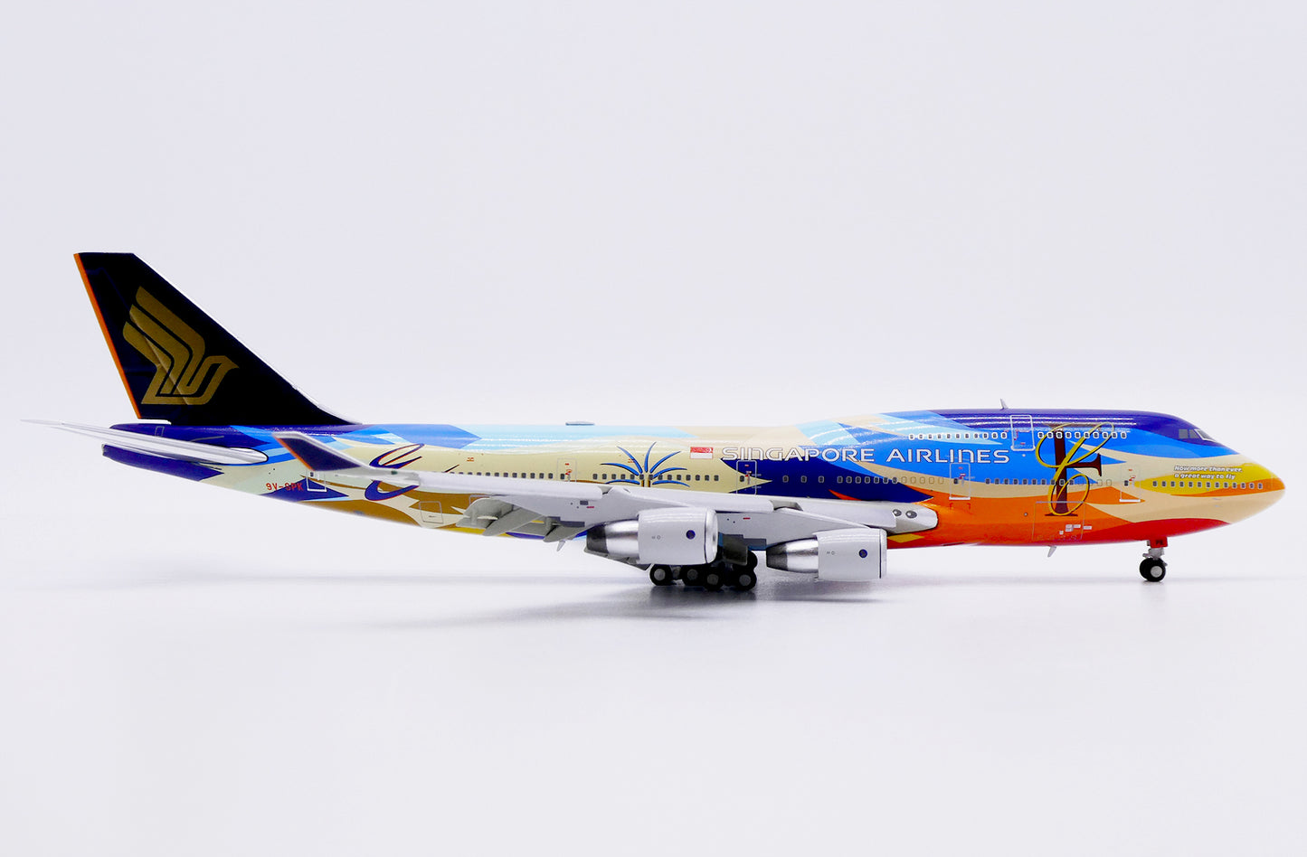 JC WINGS B747-400 SINGAPORE AIRLINES "TROPICAL" (FLAPS DOWN ) REG: 9V-SPK