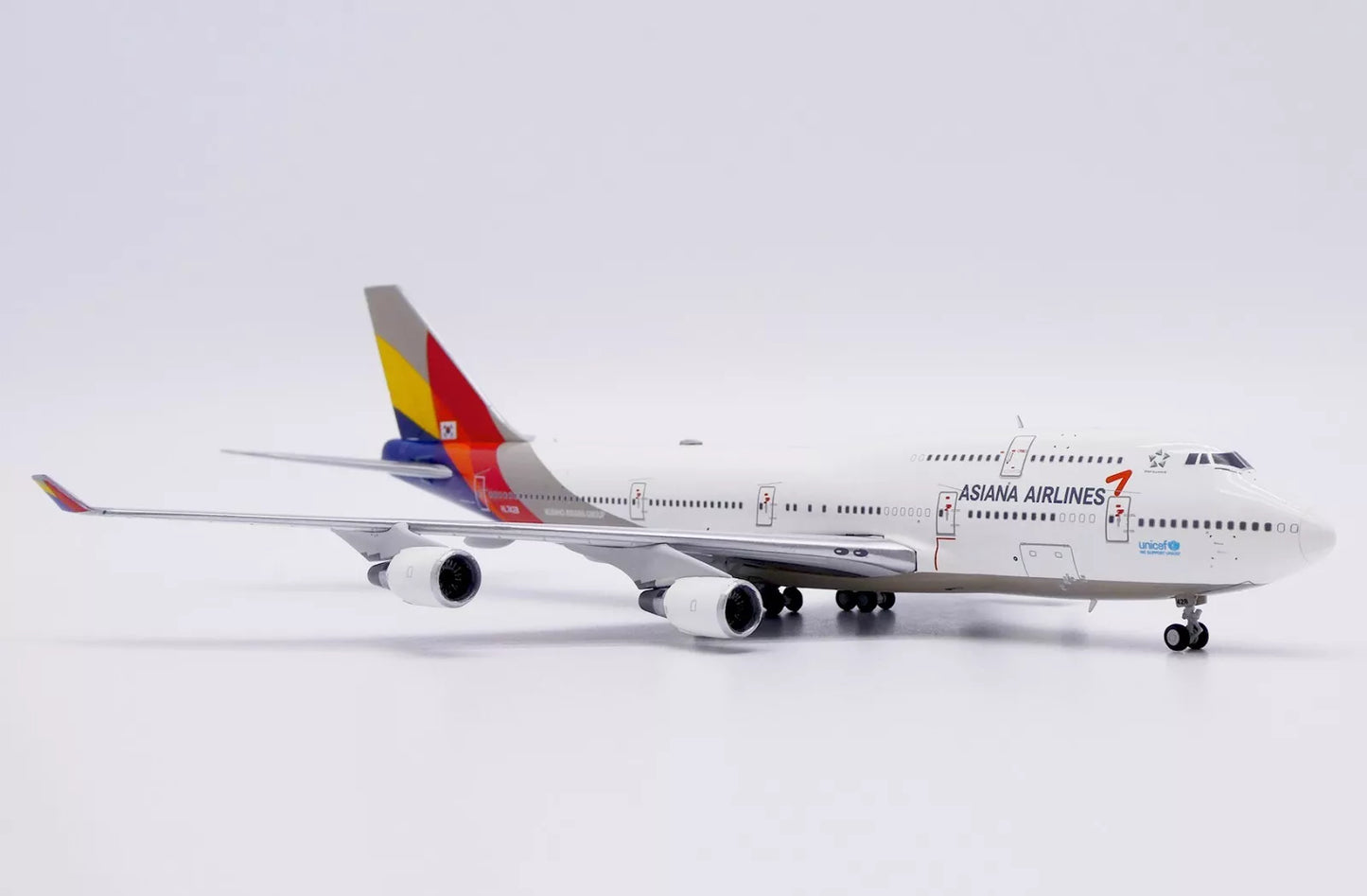 JC WINGS B747-400 ASIANA AIRLINES "LAST FLIGHT" REG: HL7428