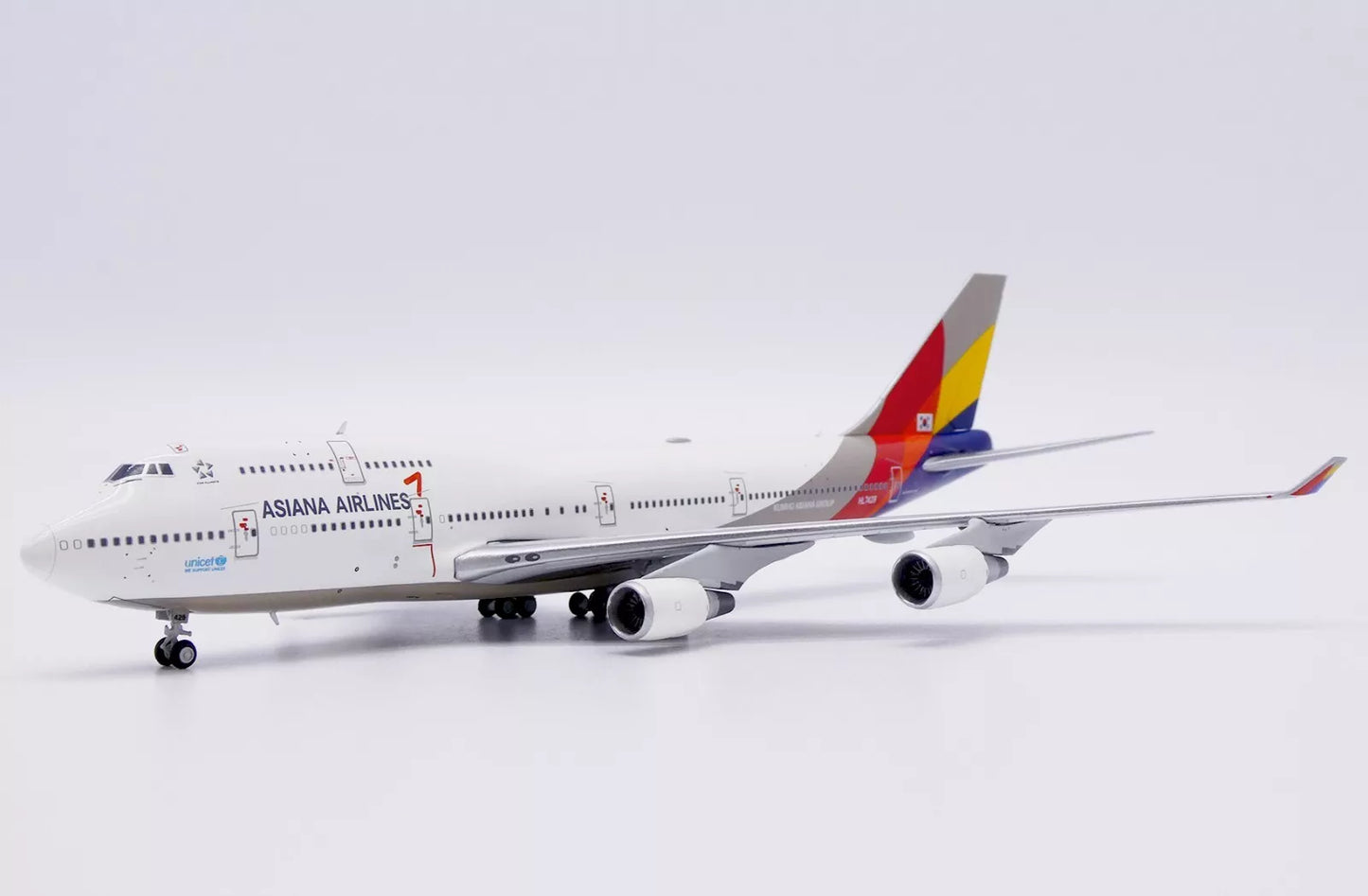 JC WINGS B747-400 ASIANA AIRLINES "LAST FLIGHT" REG: HL7428