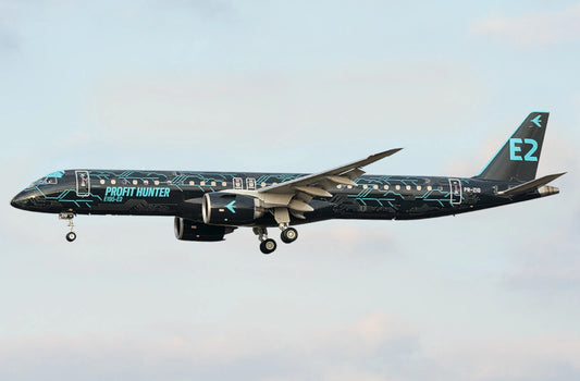 JC WINGS E195-E2 HOUSE COLOUR "PROFIT HUNTER" REG: PR-ZIQ