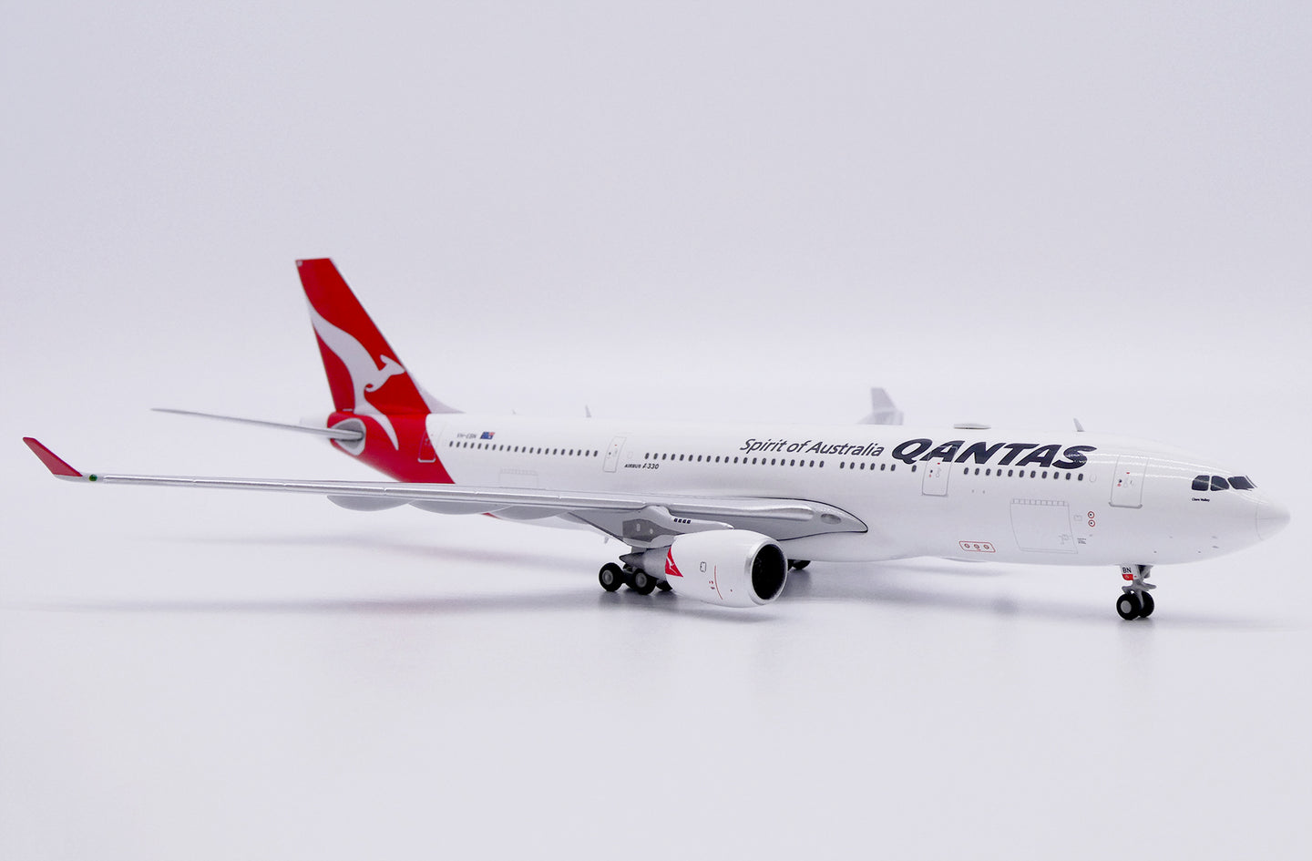 JC WINGS A330-200 QANTAS REG: VH-EBN