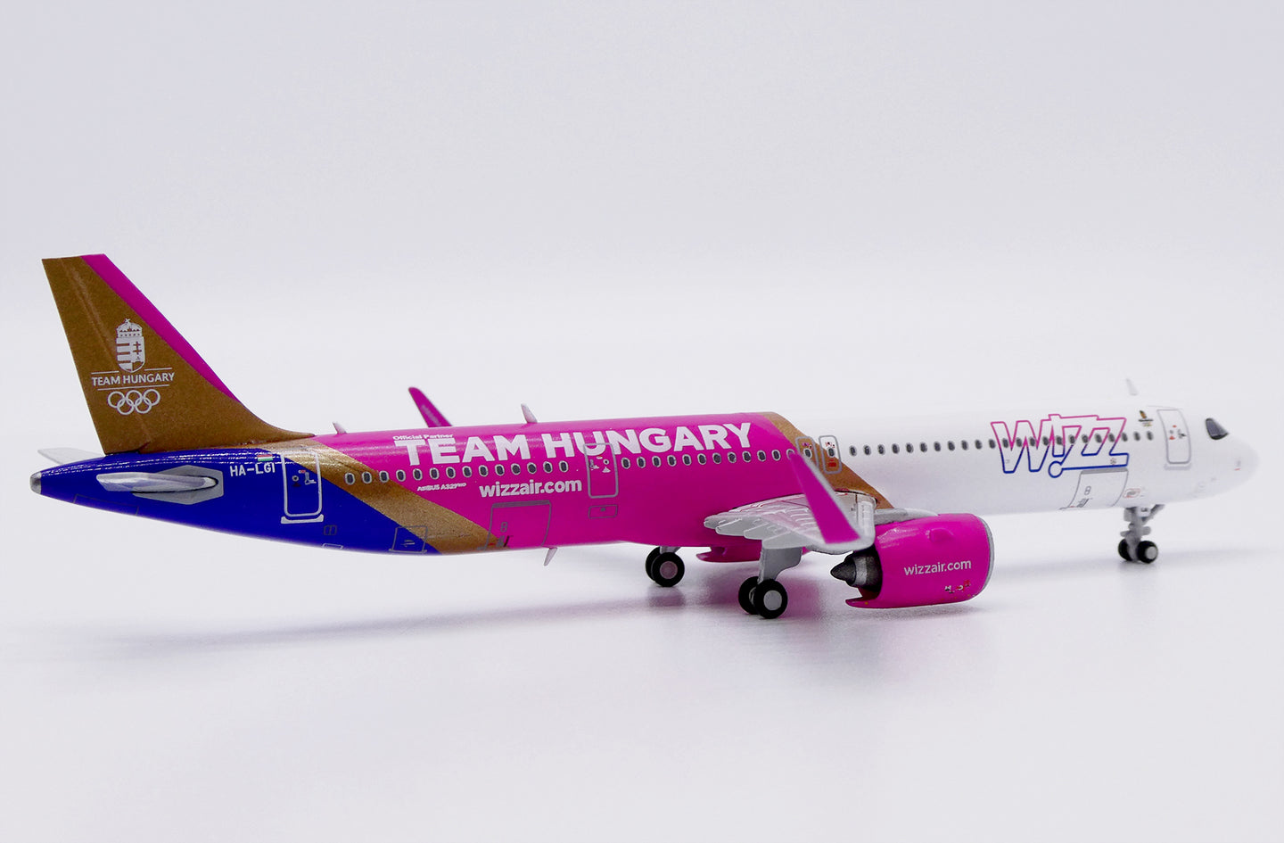 JC WINGS A321NEO WIZZ AIR "TEAM HUNGARY" REG: HA-LGI