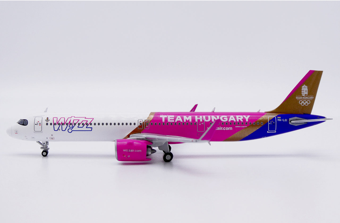 JC WINGS A321NEO WIZZ AIR "TEAM HUNGARY" REG: HA-LGI