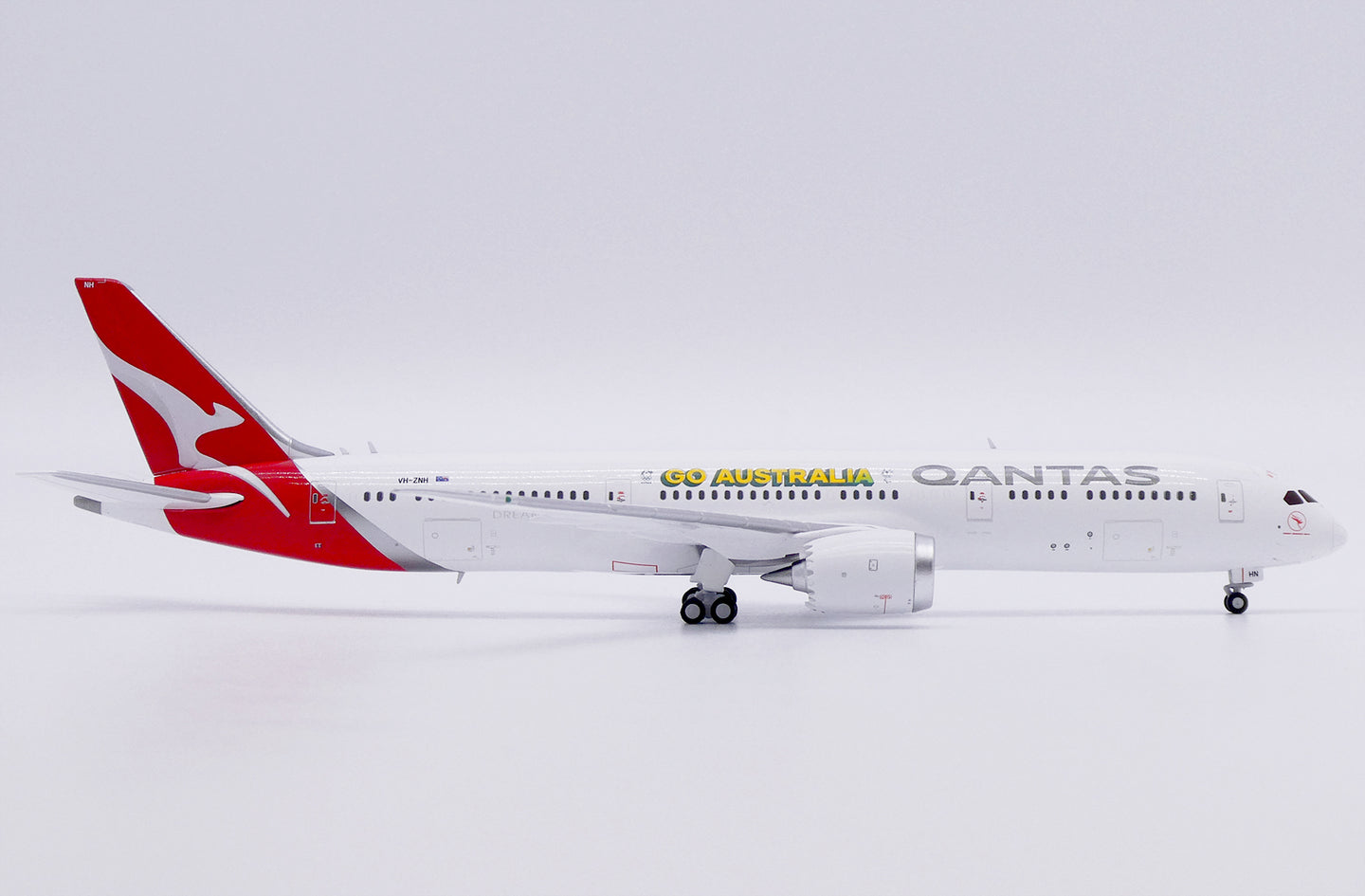 JC WINGS  B787-9 QANTAS DREAMLINER REG: VH-ZNH