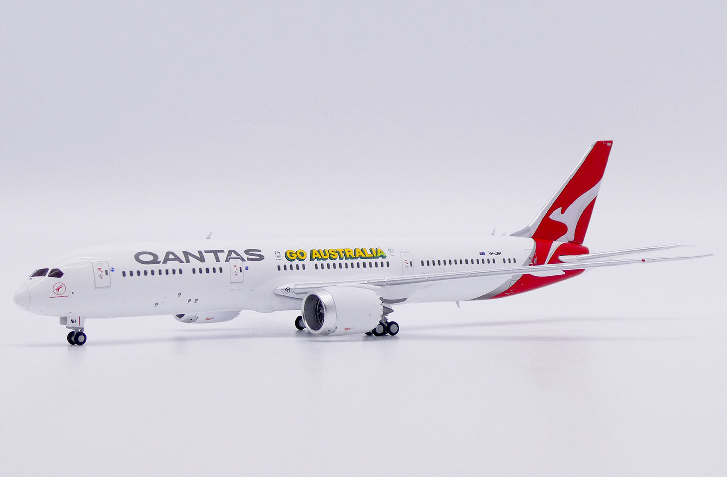 JC WINGS  B787-9 QANTAS DREAMLINER REG: VH-ZNH