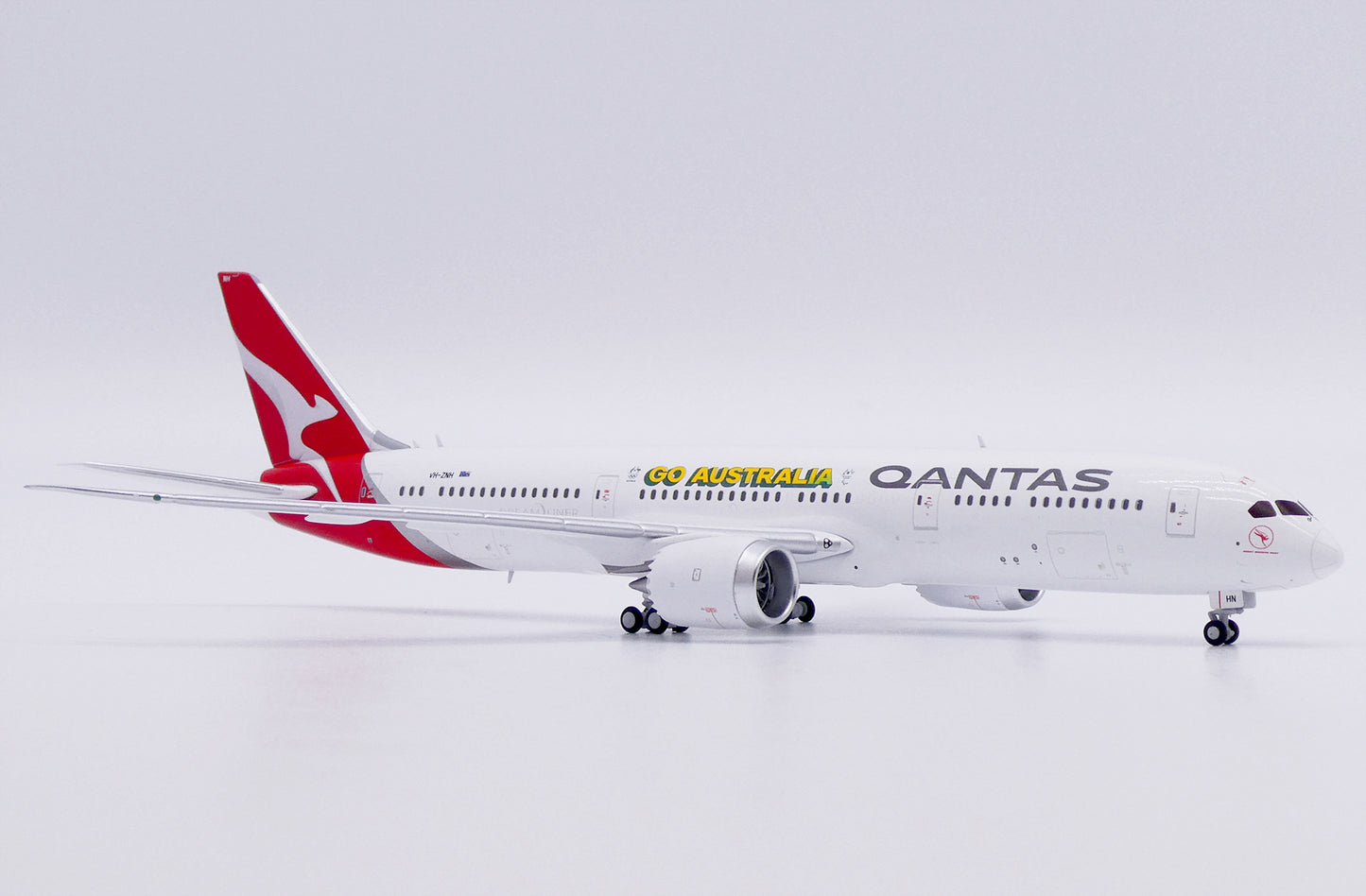 JC WINGS  B787-9 QANTAS DREAMLINER REG: VH-ZNH