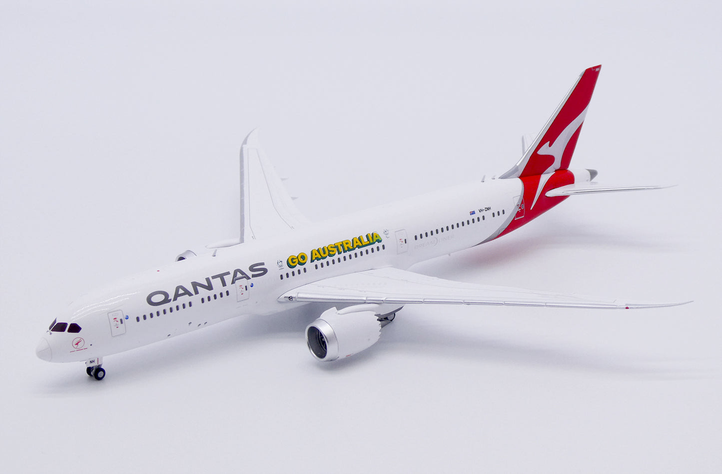 JC WINGS  B787-9 QANTAS DREAMLINER REG: VH-ZNH
