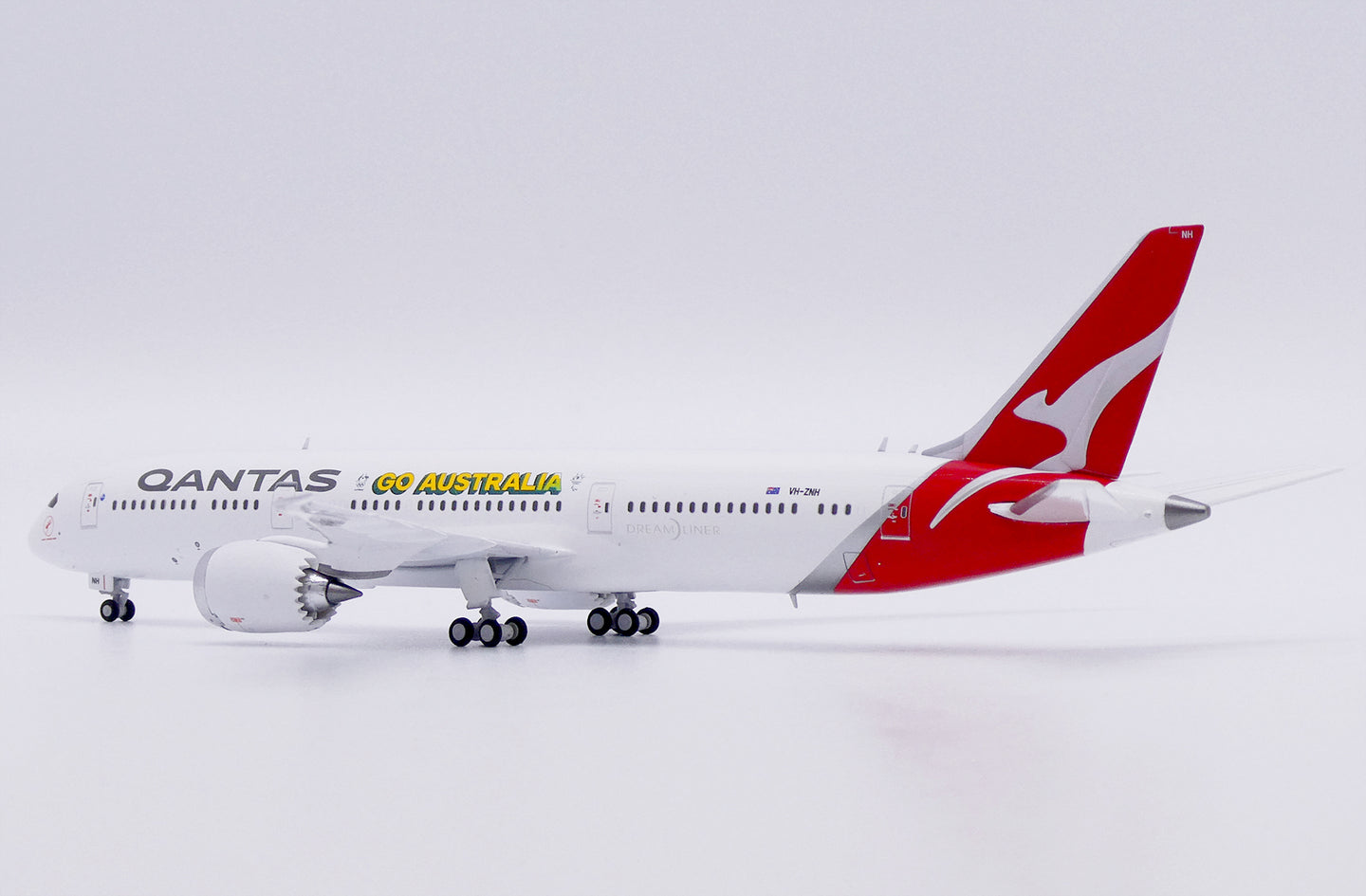 JC WINGS  B787-9 QANTAS DREAMLINER REG: VH-ZNH