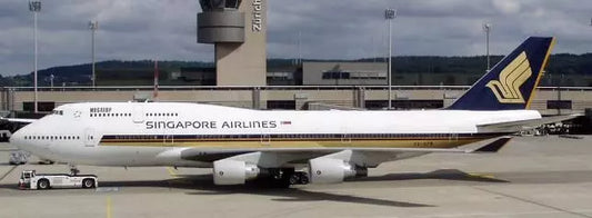 JC WINGS B747-400 SINGAPORE AIRLINES "MEGATOP" REG: 9V-SPM