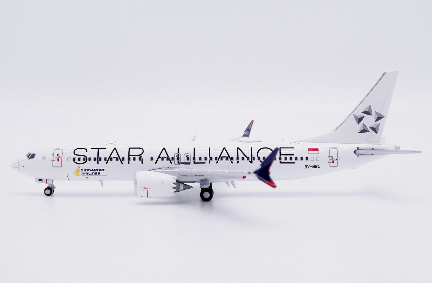 JC WINGS B737 MAX 8 SINGAPORE AIRLINES "STAR ALLIANCE" REG: 9V-MBL