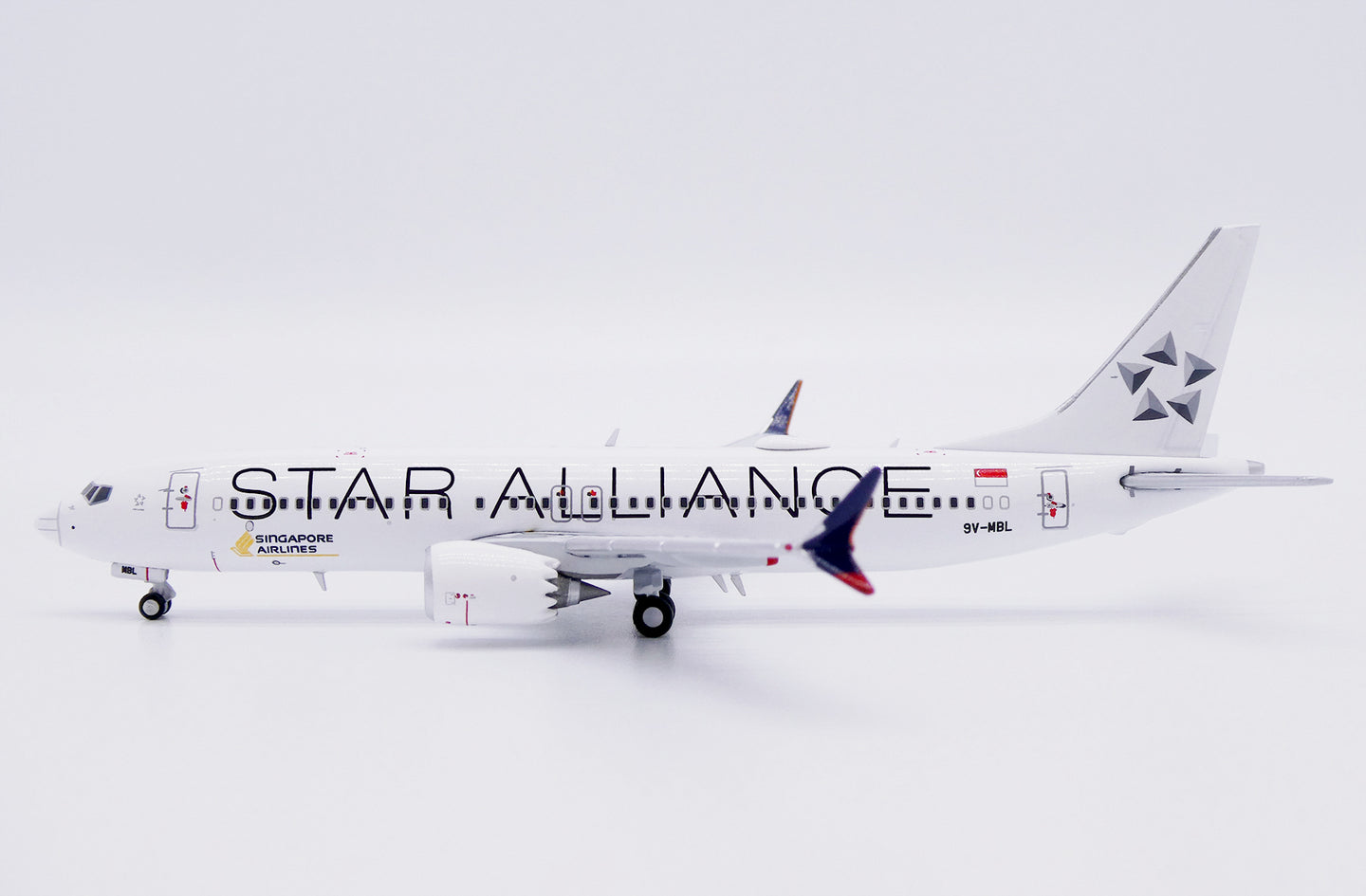 JC WINGS B737 MAX 8 SINGAPORE AIRLINES "STAR ALLIANCE" REG: 9V-MBL