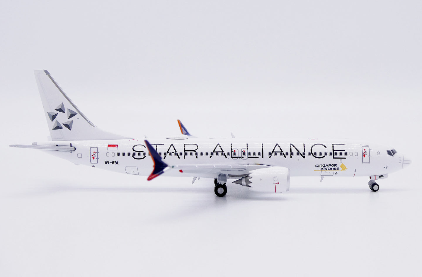 JC WINGS B737 MAX 8 SINGAPORE AIRLINES "STAR ALLIANCE" REG: 9V-MBL