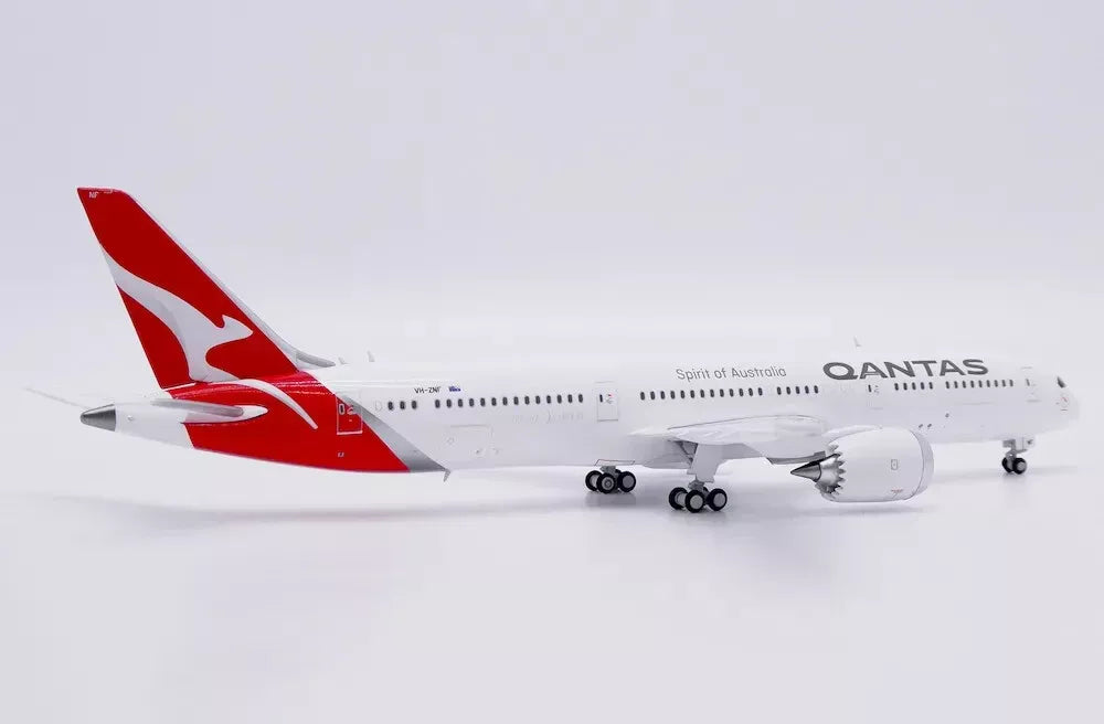 JC WINGS B787-9 DREAMLINER QANTAS REG: VH-ZNF WITH ANTENNA