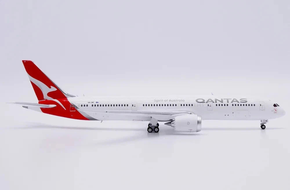 JC WINGS B787-9 DREAMLINER QANTAS REG: VH-ZNF WITH ANTENNA