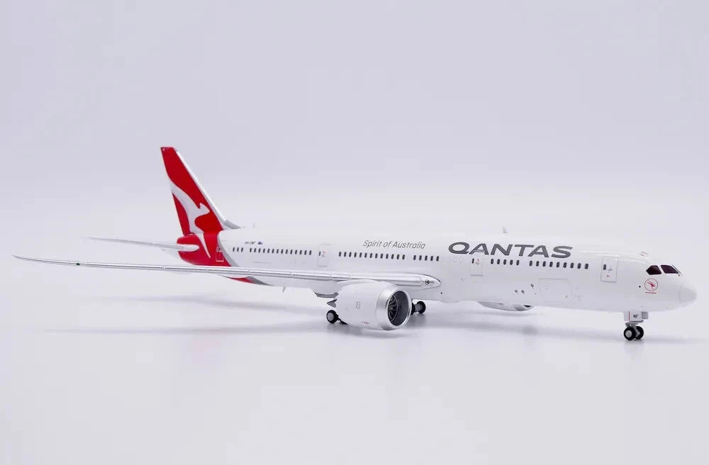 JC WINGS B787-9 DREAMLINER QANTAS REG: VH-ZNF WITH ANTENNA