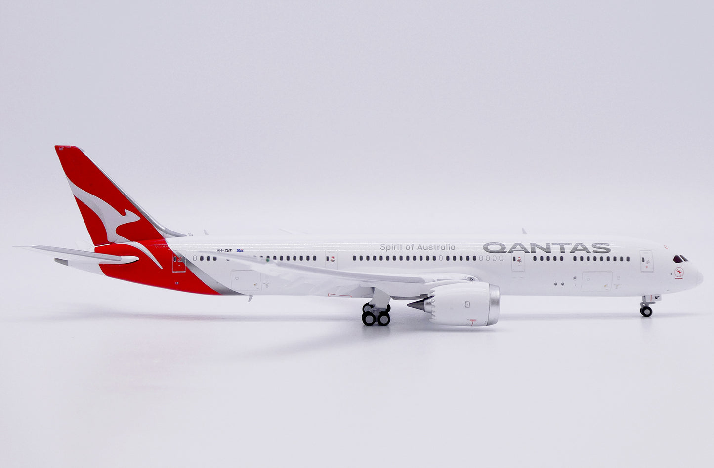 JC WINGS B787-9 DREAMLINER QANTAS REG: VH-ZNF (FLAPS DOWN)