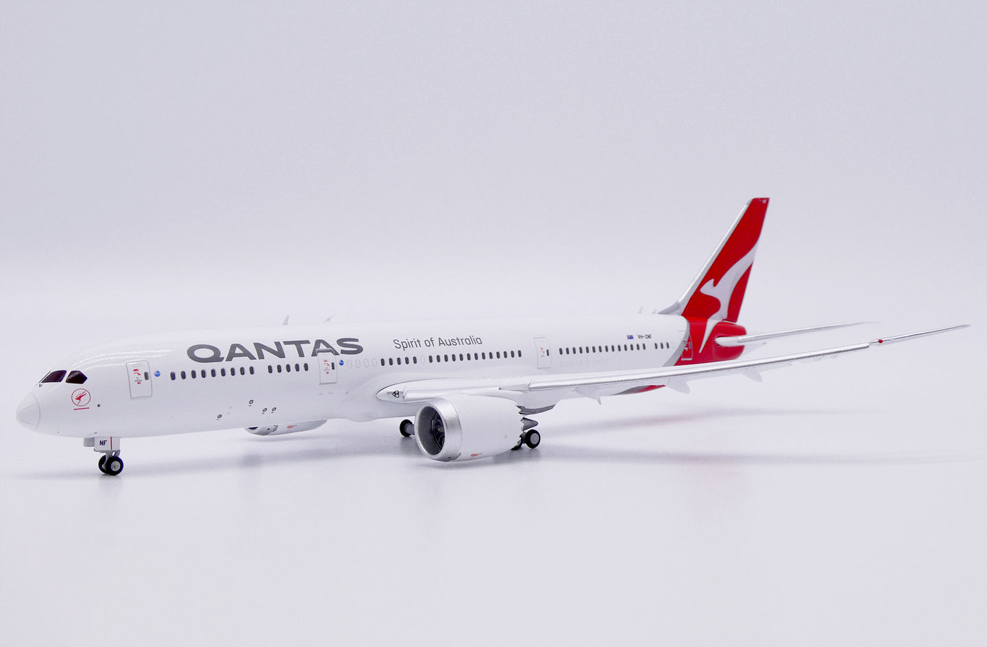 JC WINGS B787-9 DREAMLINER QANTAS REG: VH-ZNF (FLAPS DOWN)