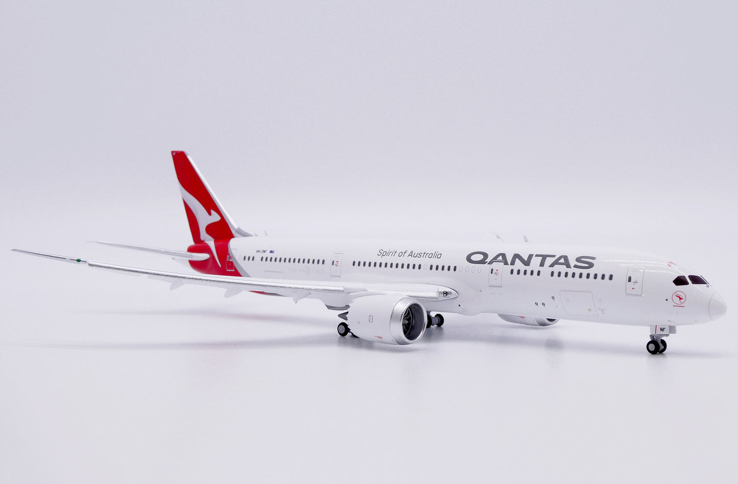JC WINGS B787-9 DREAMLINER QANTAS REG: VH-ZNF (FLAPS DOWN)