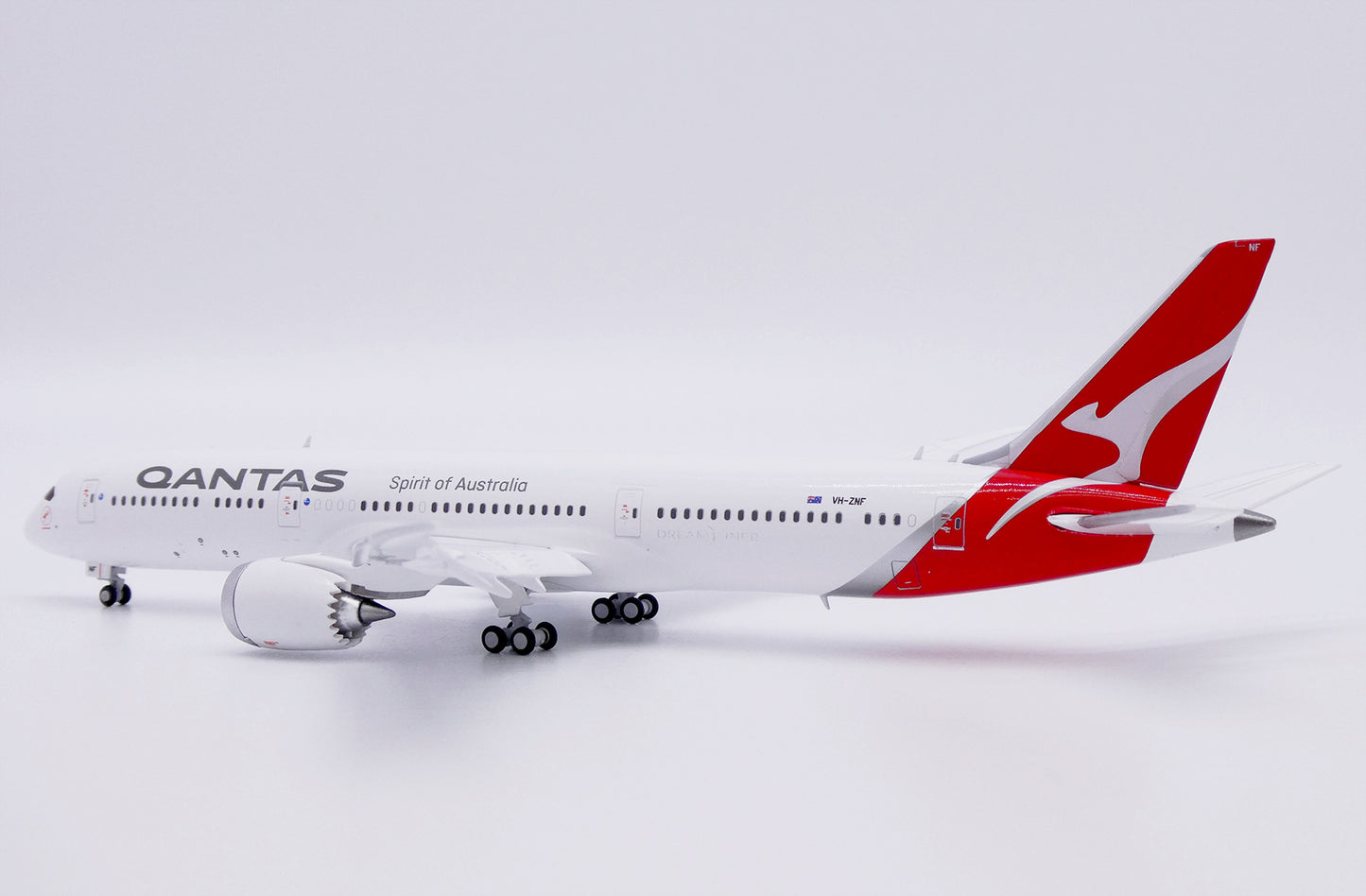 JC WINGS B787-9 DREAMLINER QANTAS REG: VH-ZNF (FLAPS DOWN)