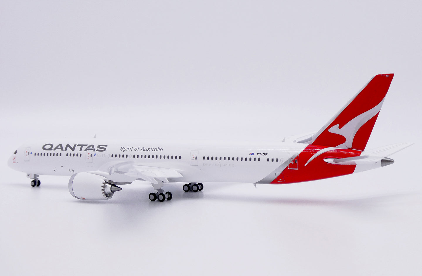 JC WINGS B787-9 DREAMLINER QANTAS REG: VH-ZNF (FLAPS DOWN)