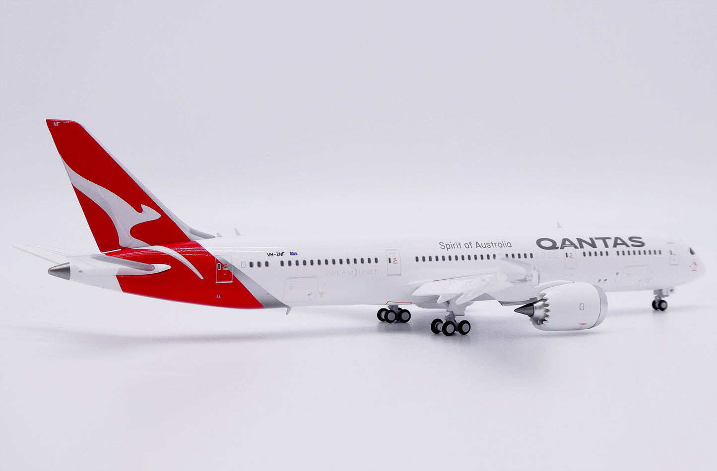 JC WINGS B787-9 DREAMLINER QANTAS REG: VH-ZNF (FLAPS DOWN)