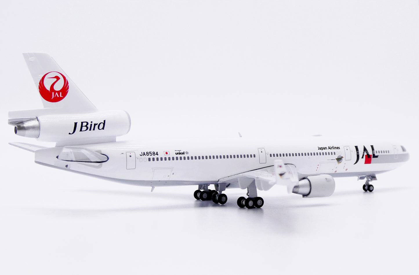 JC WINGS MD-11 JAPAN AIRLINES (JAL) "J-BIRD" REG: JA8584