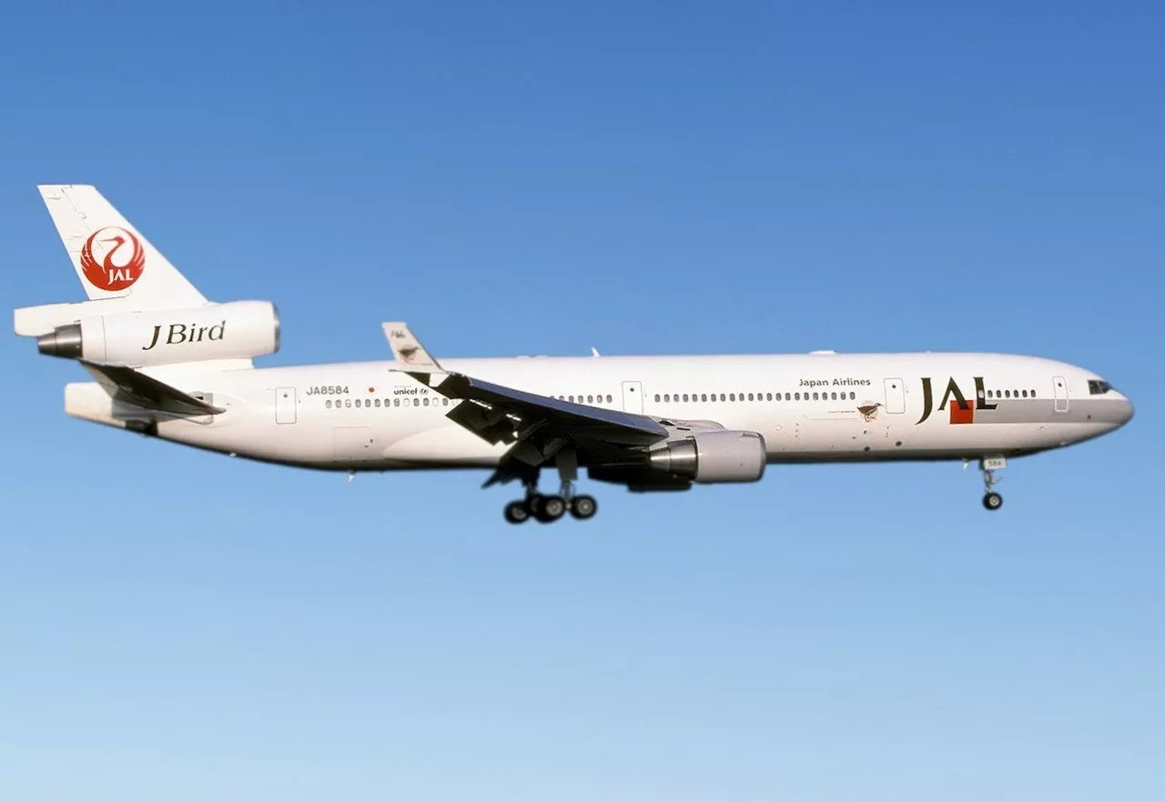 JC WINGS MD-11 JAPAN AIRLINES "J-BIRD" REG: JA8584